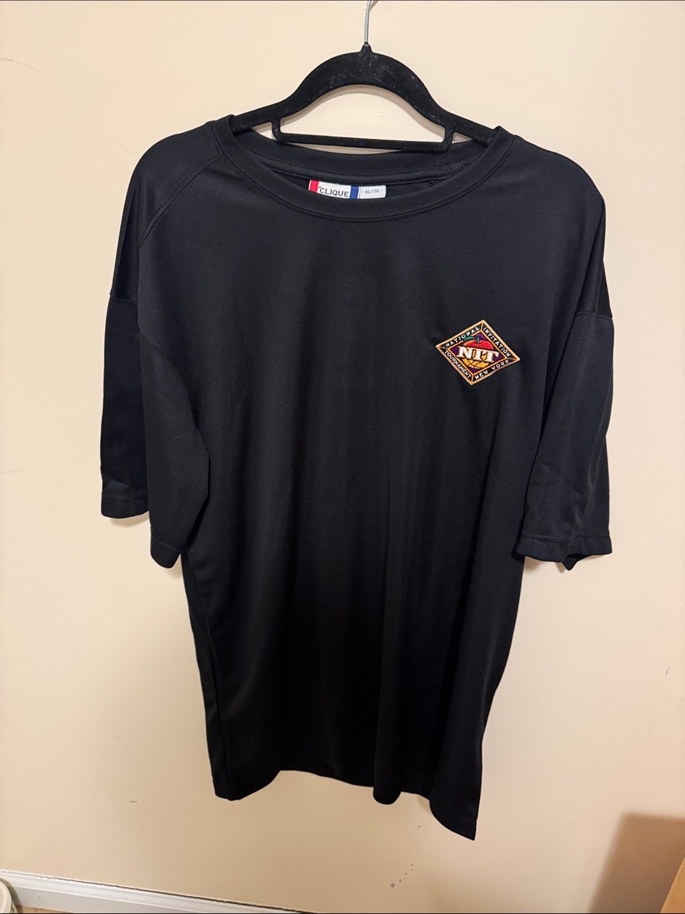 Black Short-Sleeve Men's Tee with Embroidered Chest Badge